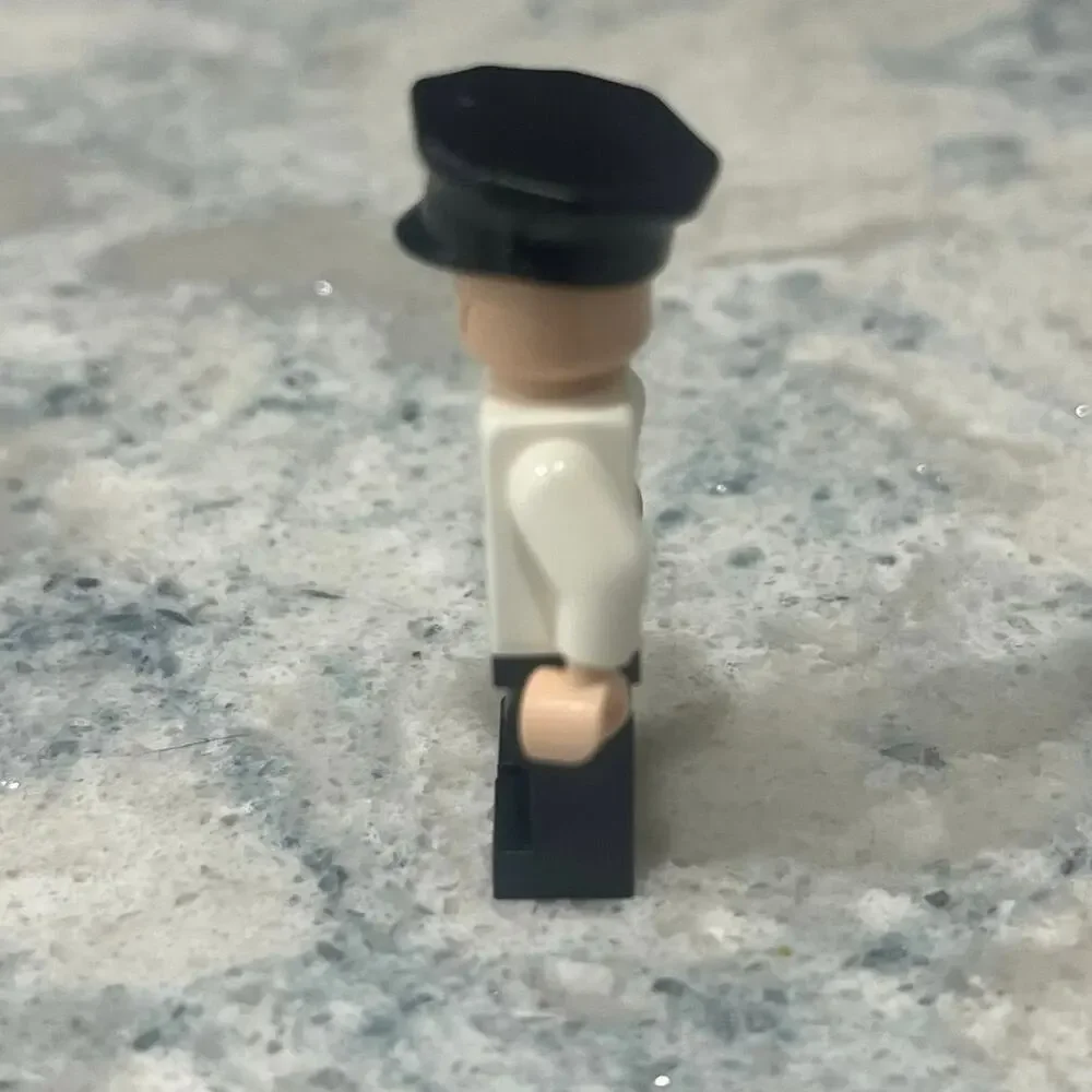 LEGO Batman Movie Security Guard Minifigure SH0331 Uniform Cop Set 70910